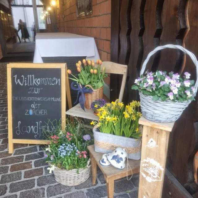 DV Zürcher Landfrauen...än glungene und wunderschöne Alass gsi...
#landfrauen#vernetzt#gemiensam#gemütlich#vollereneegie#geniessen#wirfrauenvomland